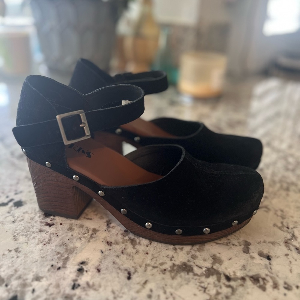 Kork’s Black Women's Shoes with Faux Wooden Heel